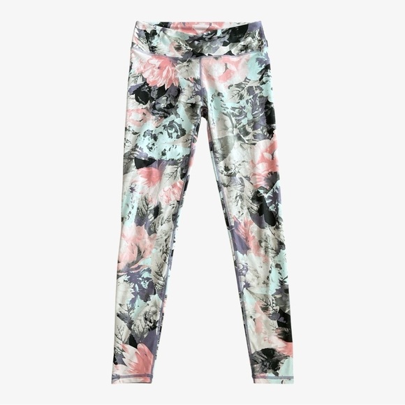 FABLETICS POWERHOLD MID-RISE CAPRI LEGGINGS & FABLETICS POWERHOLD MID-RISE CAPRI - Picture 7 of 11